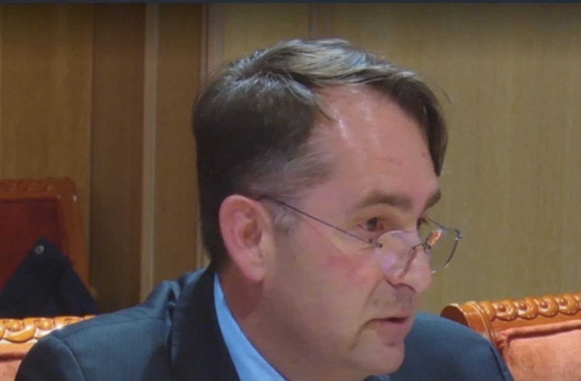 Peci: Kërkesa për dënime në bllok ngjan me dënim kolektiv