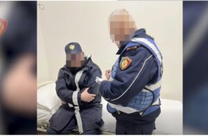 Protesta në Tiranë, policia: 16 efektivë në spital me djegie e dëmtime fizike