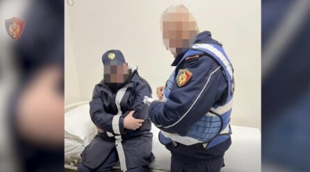 Protesta në Tiranë, policia: 16 efektivë në spital me djegie e dëmtime fizike