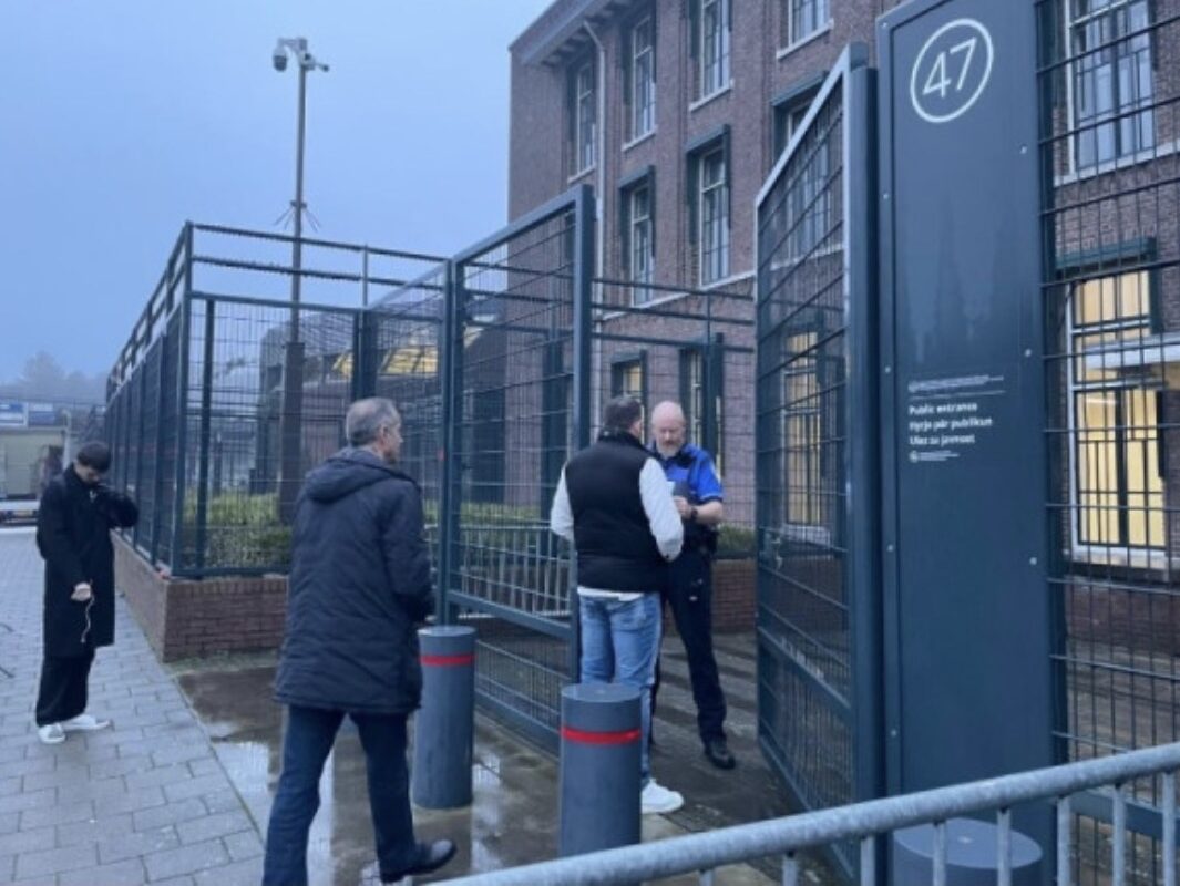 Bashkatdhetarët shkojnë në Speciale për të ndjekur deklaratën përmbyllëse të mbrojtjes së Thaçit