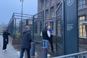 Bashkatdhetarët shkojnë në Speciale për të ndjekur deklaratën përmbyllëse të mbrojtjes së Thaçit