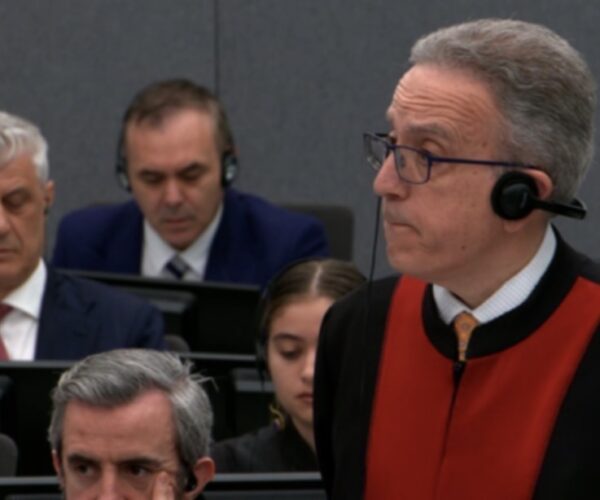 Avokati i Thaçit – gjykatësve: Këta burra duhet t’i prezumoni të pafajshëm