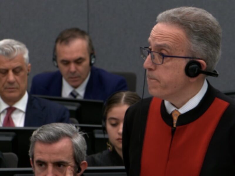 Avokati i Thaçit – gjykatësve: Këta burra duhet t’i prezumoni të pafajshëm