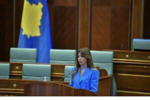 Albulena Haxhiu zgjidhet kryetare e Kuvendit të Kosovës