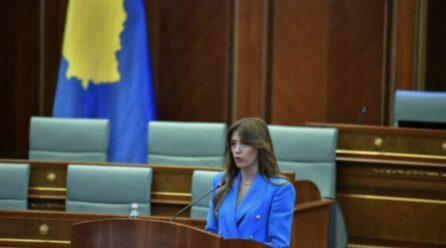 Albulena Haxhiu zgjidhet kryetare e Kuvendit të Kosovës