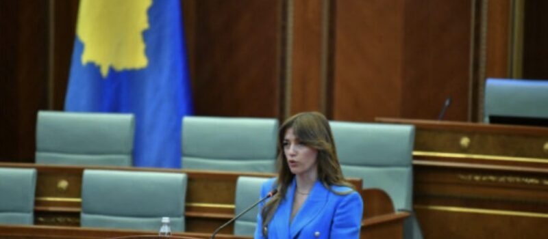 Albulena Haxhiu zgjidhet kryetare e Kuvendit të Kosovës