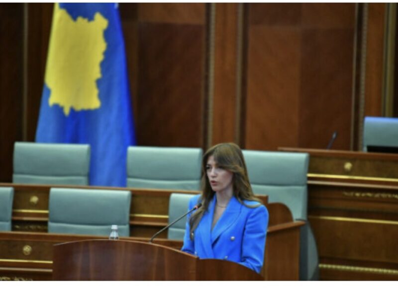 Albulena Haxhiu zgjidhet kryetare e Kuvendit të Kosovës