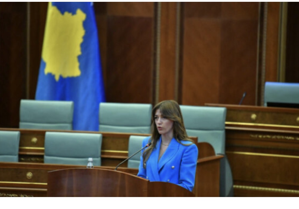 Albulena Haxhiu zgjidhet kryetare e Kuvendit të Kosovës