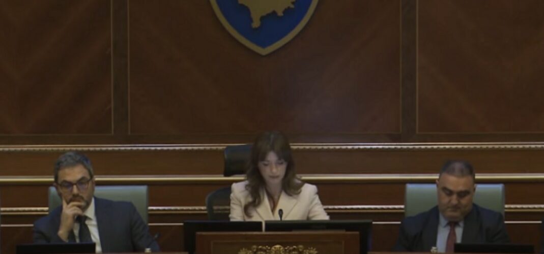 Nis seanca e jashtëzakonshme, pritet votimi i Qeverisë Kurti 3