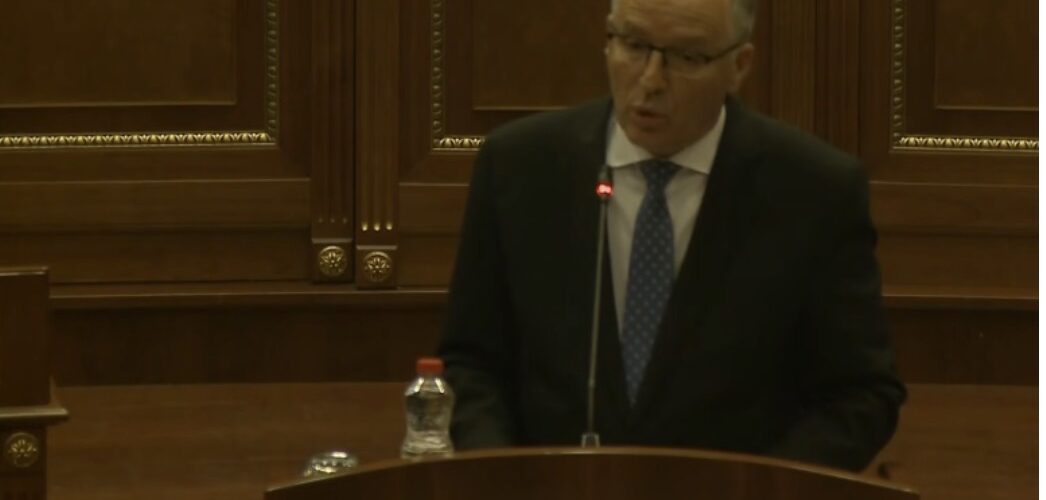 Bedri Hamza kritikon Kurtin