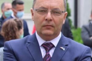 Refuzohet kërkesa për përkthimin e librit për gjenocidin, Kajtazi shpërthen ndaj Ministrisë