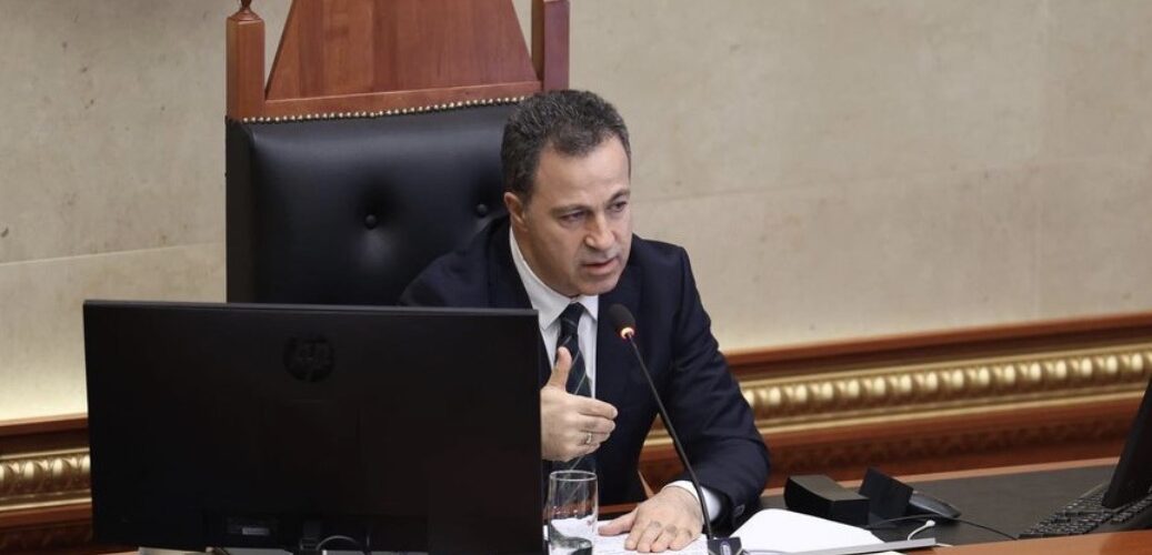 Kuvendi i Shqipërisë miraton deklaratën për pafajësinë e drejtuesve të UÇK-së