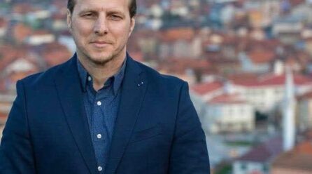 Shqiprim Arifi kritikon Albin Kurti për votimin e përfaqësuesit të Listës Serbe në Kuvend