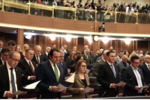 LDK “sqarohet” pasi nuk e votoi rezolutën për krerët e UÇK’së