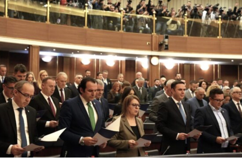 LDK “sqarohet” pasi nuk e votoi rezolutën për krerët e UÇK’së