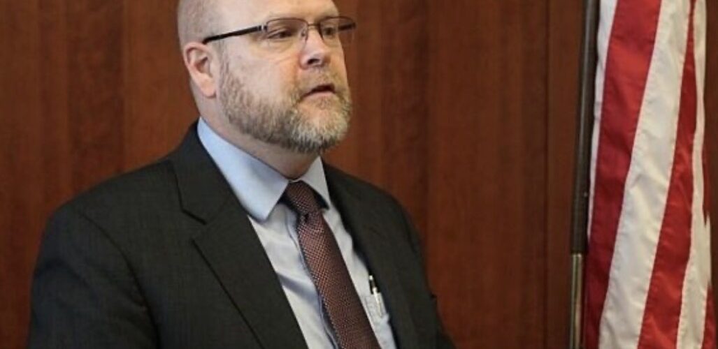 Hovenier: Kosova humbi disa mundësi për 1 vit