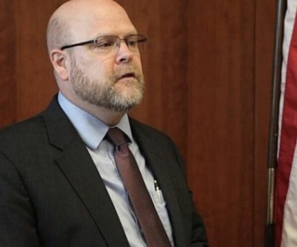 Hovenier: Kosova humbi disa mundësi për 1 vit