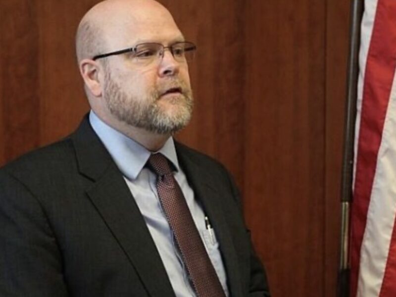 Hovenier: Kosova humbi disa mundësi për 1 vit