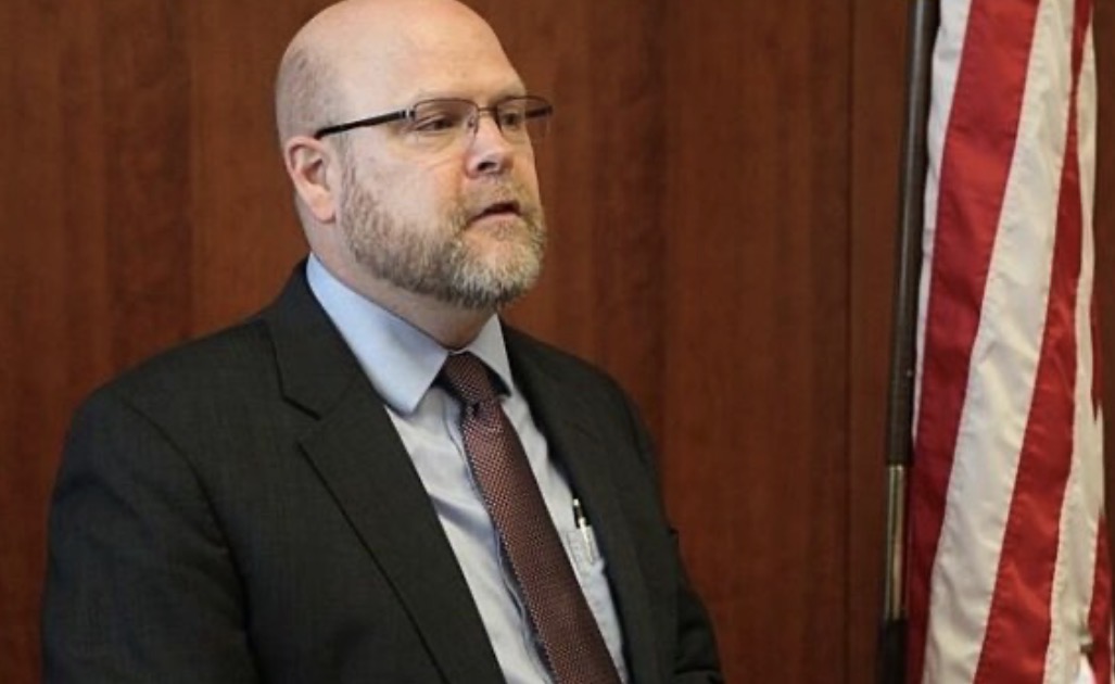 Hovenier: Kosova humbi disa mundësi për 1 vit