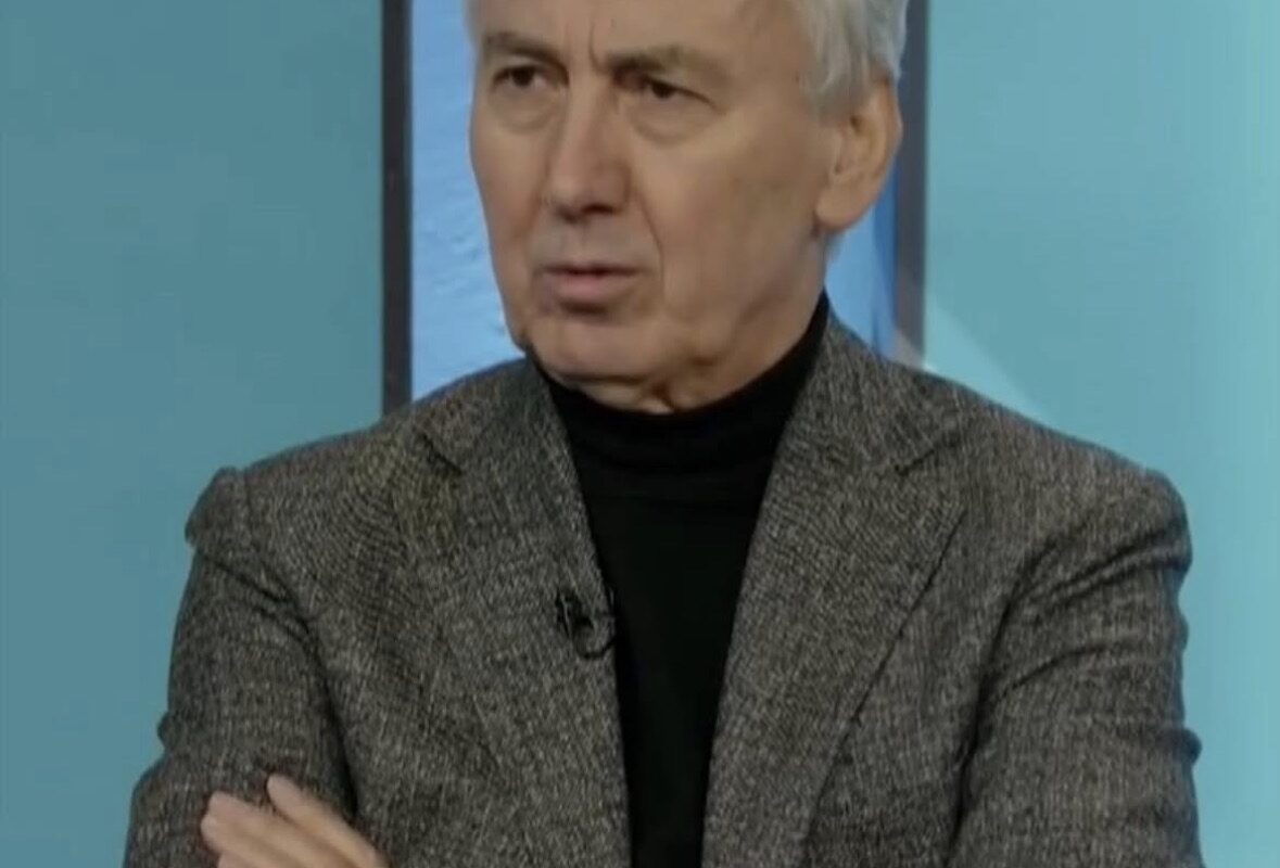 Kritika ndaj ‘Albatrosit’ për qasjen ndaj politikës dhe rolit të intelektualit