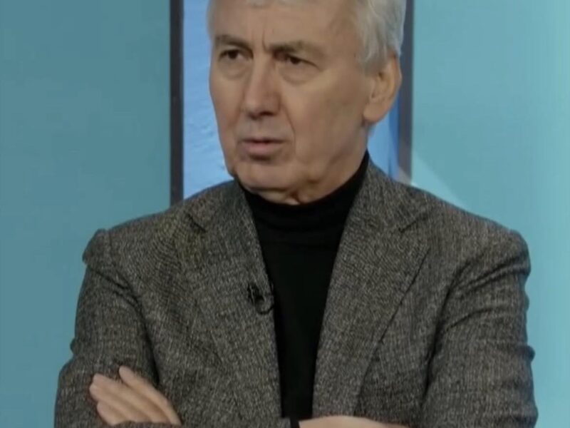 Kritika ndaj ‘Albatrosit’ për qasjen ndaj politikës dhe rolit të intelektualit