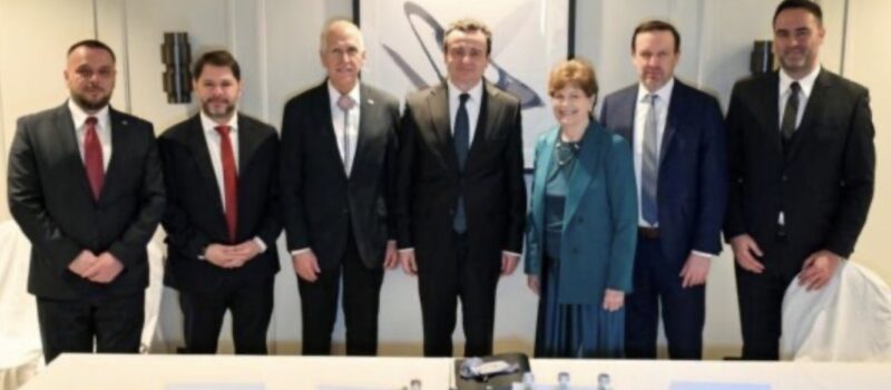 Kurti takon katër senatorë amerikanë, u flet për ‘‘rëndësinë’’ e dorëzimit të Radoiçiqit dhe tërheqjen e letrës së Brnabqit