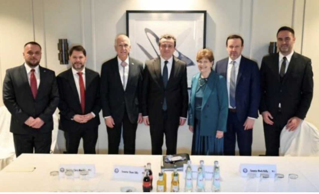 Kurti takon katër senatorë amerikanë, u flet për ‘‘rëndësinë’’ e dorëzimit të Radoiçiqit dhe tërheqjen e letrës së Brnabqit