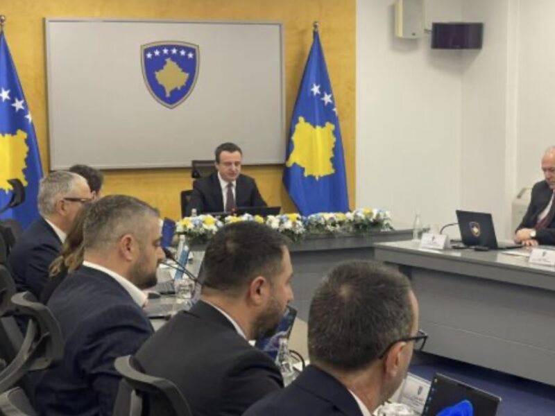 Kurti përmend ish-krerët e UÇK-së që po gjykohen në Hagë