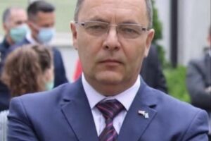 Kajtazi: A duhet t’i besohet më presidentes Vjosa Osmani në Kosovë?