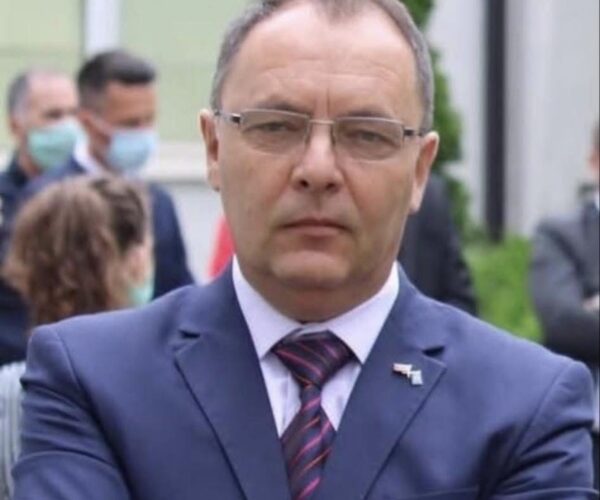 Kajtazi: A duhet t’i besohet më presidentes Vjosa Osmani në Kosovë?