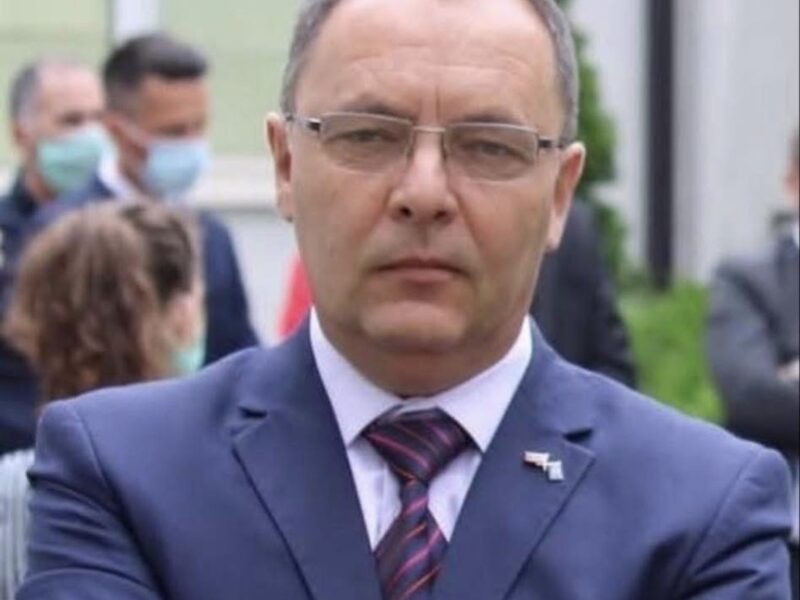 Kajtazi: A duhet t’i besohet më presidentes Vjosa Osmani në Kosovë?