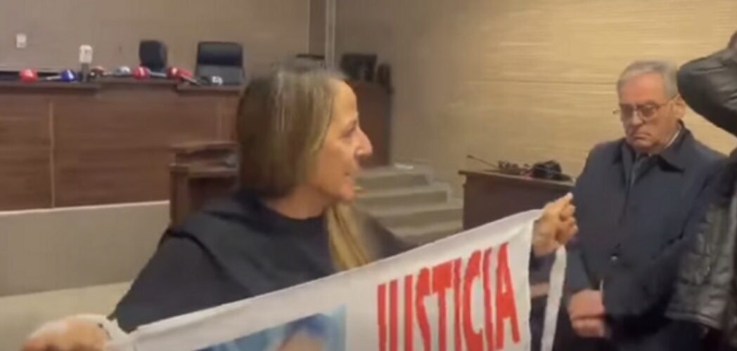 “Asesino”, reagimi i nënës së argjentinases në gjykatë pasi Endrit Nika u dënua me 18 vjet burgim