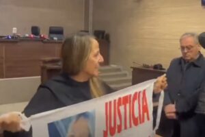 “Asesino”, reagimi i nënës së argjentinases në gjykatë pasi Endrit Nika u dënua me 18 vjet burgim