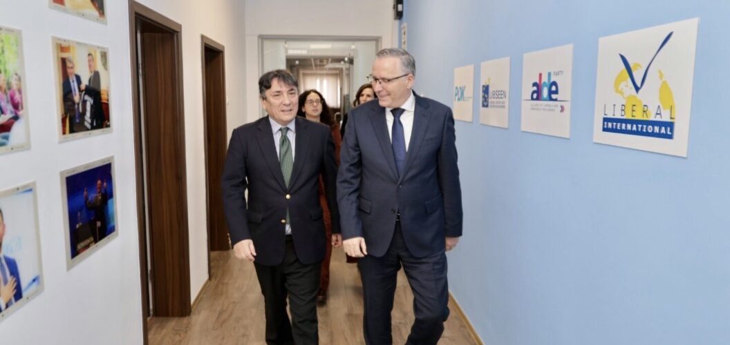 Bedri Hamza pret në takim Ambasadorin e Italisë, diskutohet për zhvillimet politike