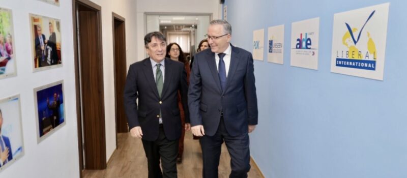 Bedri Hamza pret në takim Ambasadorin e Italisë, diskutohet për zhvillimet politike