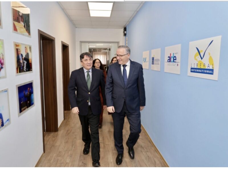 Bedri Hamza pret në takim Ambasadorin e Italisë, diskutohet për zhvillimet politike