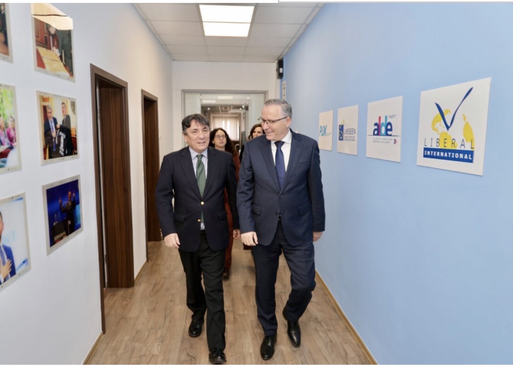 Bedri Hamza pret në takim Ambasadorin e Italisë, diskutohet për zhvillimet politike