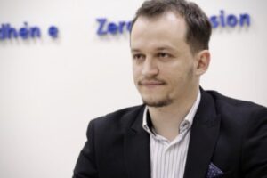 Cakolli për ndryshimin e orarit mësimor për shkak të Ramazanit: Vendimi gabuar, cenohet karakteri laik