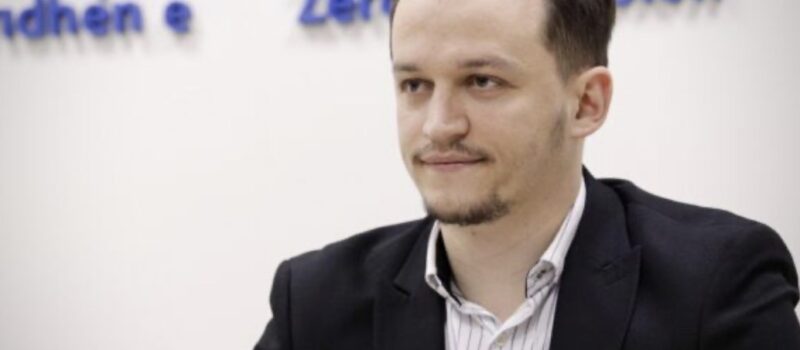 Cakolli për ndryshimin e orarit mësimor për shkak të Ramazanit: Vendimi gabuar, cenohet karakteri laik