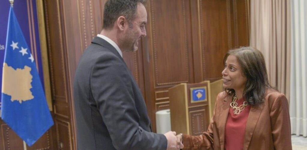 Konjufca takohet me Prattipatin