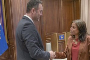 Konjufca takohet me Prattipatin