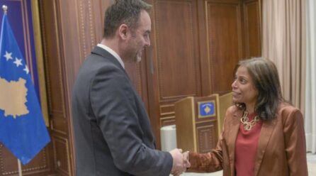 Konjufca takohet me Prattipatin