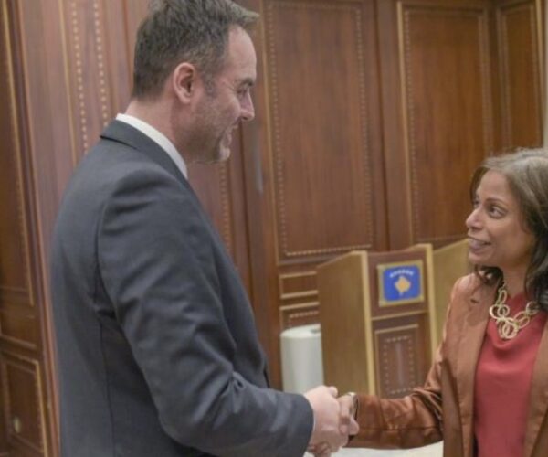 Konjufca takohet me Prattipatin