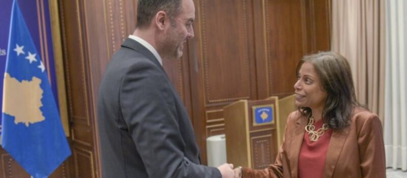 Konjufca takohet me Prattipatin