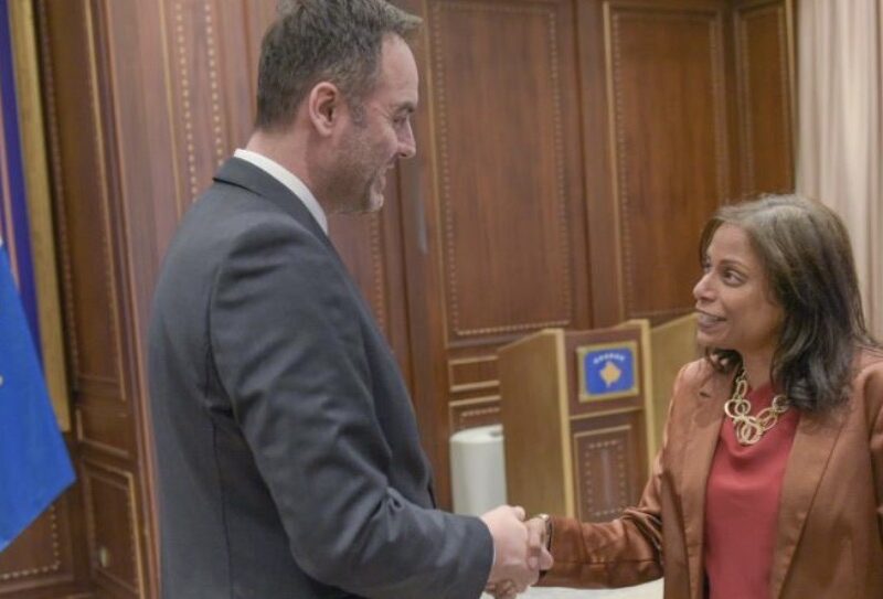 Konjufca takohet me Prattipatin