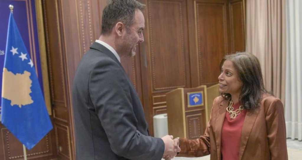 Konjufca takohet me Prattipatin