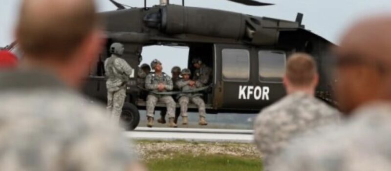 Koloneli amerikan Wojcik: Tërheqja e papritur e trupave amerikane do të shkaktonte pasiguri në Kosovë