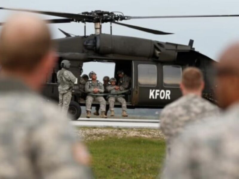 Koloneli amerikan Wojcik: Tërheqja e papritur e trupave amerikane do të shkaktonte pasiguri në Kosovë