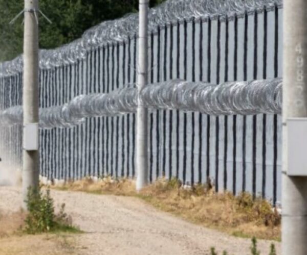 Polonia do të minojë kufirin e saj lindor