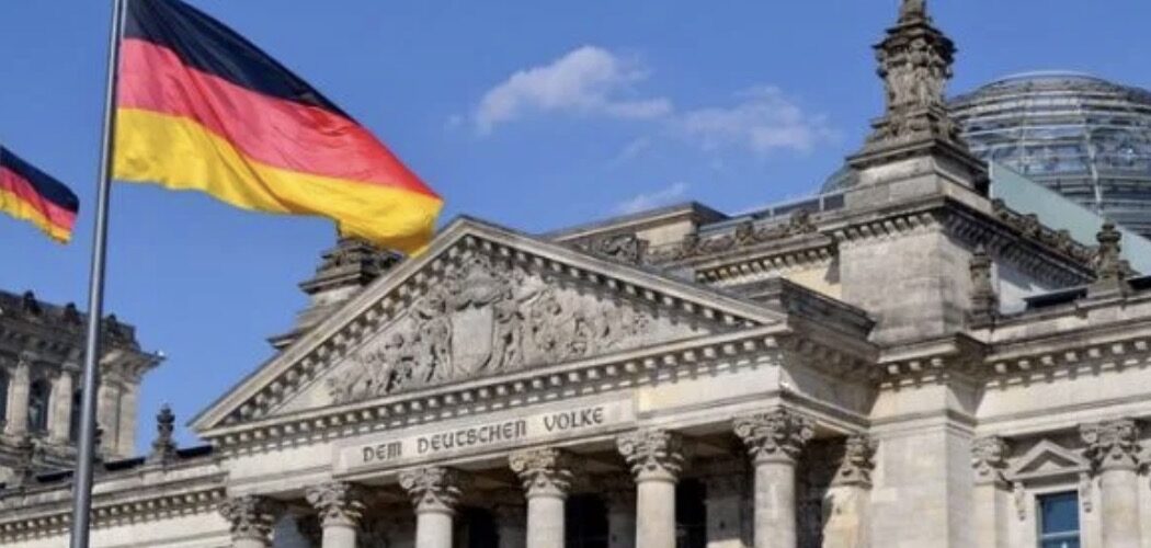 Gjermania thirrje shtetasve të saj të largohen nga Irani